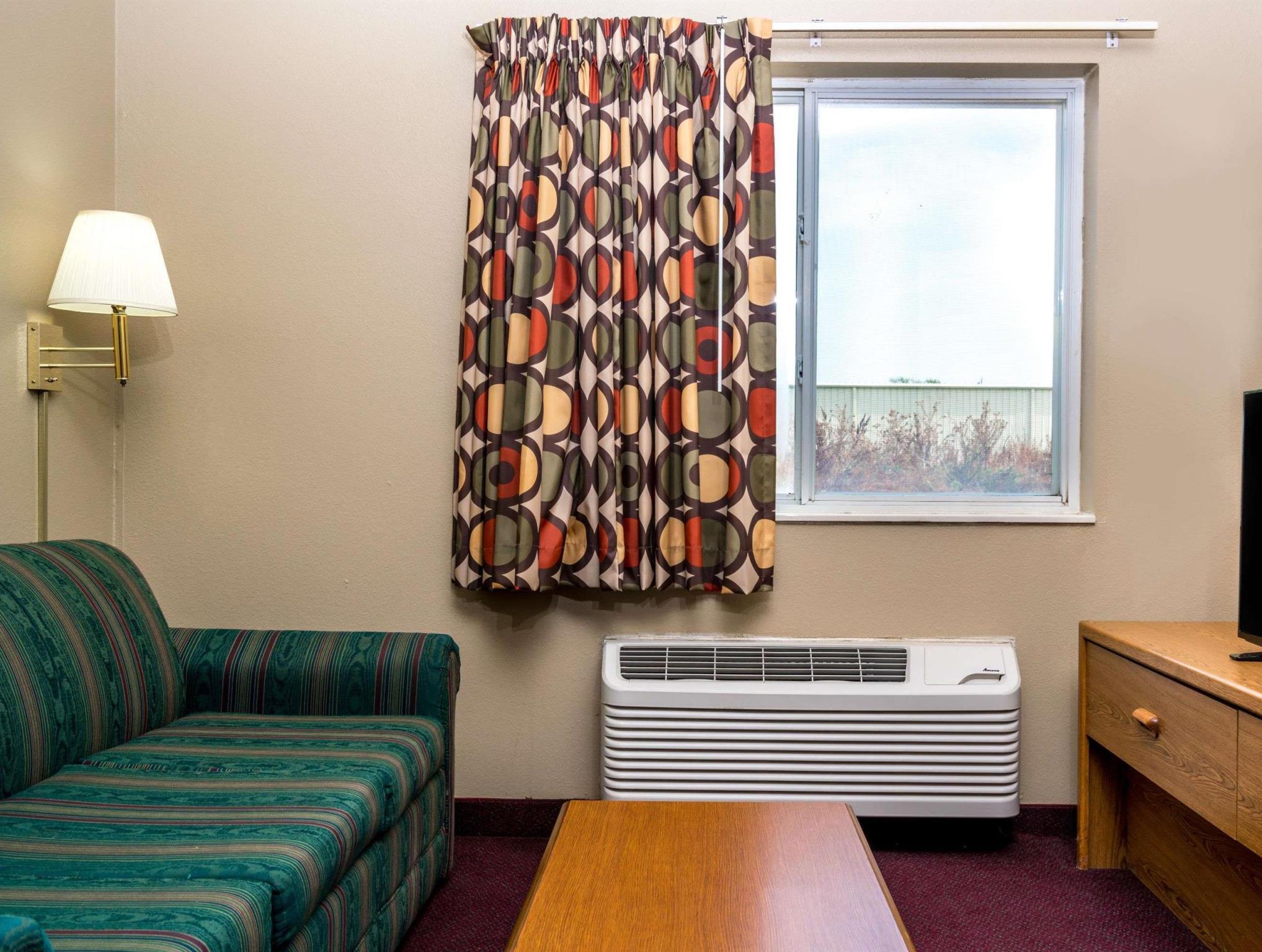 Super 8 By Wyndham Beresford Hotel Exterior photo
