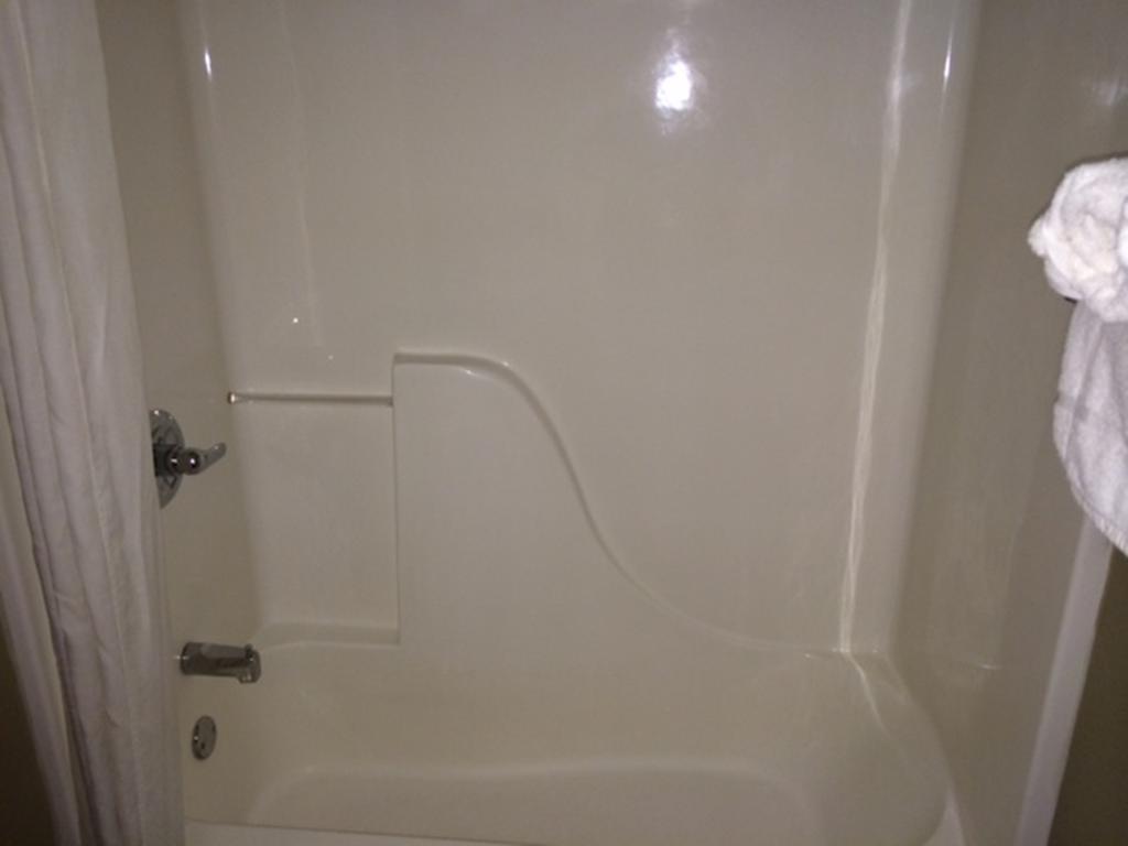 Super 8 By Wyndham Beresford Hotel Room photo