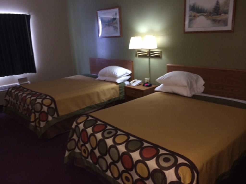Super 8 By Wyndham Beresford Hotel Room photo